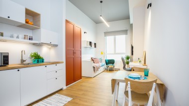 Platz für alles Nötige: ein Einzelzimmer im LivinnX (© Jaroslaw Kakal/Geberit) Platz für alles Nötige: ein Einzelzimmer im LivinnX (© Jaroslaw Kakal/Geberit)