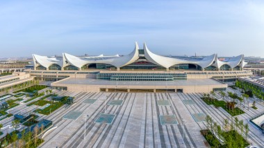 Il tetto della stazione ferroviaria cinese di Hongdao viene scaricato con Geberit Pluvia (© ingDESIGN Co., Ltd.)