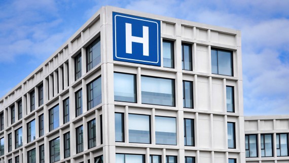 Utilizzo di Geberit Connect per mantenere l'igiene per acqua potabile negli ospedali e in altre strutture mediche e assistenziali (© 2023 Spiroview Inc/Shutterstock) Utilizzo di Geberit Connect per mantenere l'igiene per acqua potabile negli ospedali e in altre strutture mediche e assistenziali (© 2023 Spiroview Inc/Shutterstock)