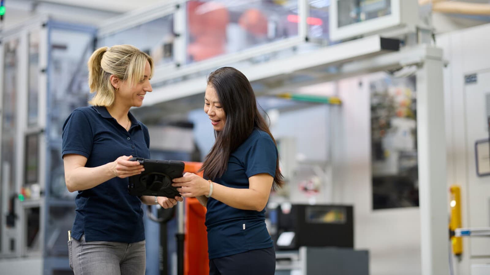 Geberit Mitarbeiterinnen in der Produktion Geberit Mitarbeiterinnen in der Produktion