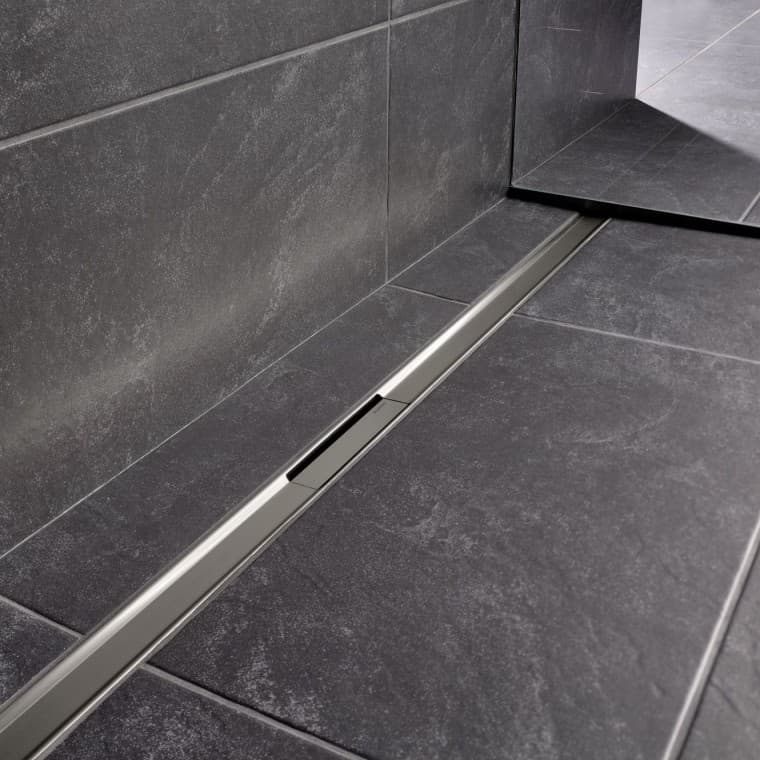 Canali per scarico doccia Geberit della serie CleanLine Canali per scarico doccia Geberit della serie CleanLine