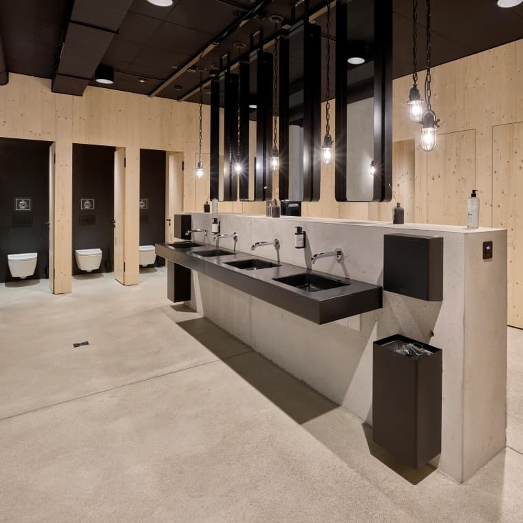 Provare per credere: nelle aree comuni, tutti gli ospiti possono provare il WCdoccetta Geberit. (© Geberit) Provare per credere: nelle aree comuni, tutti gli ospiti possono provare il WCdoccetta Geberit. (© Geberit)