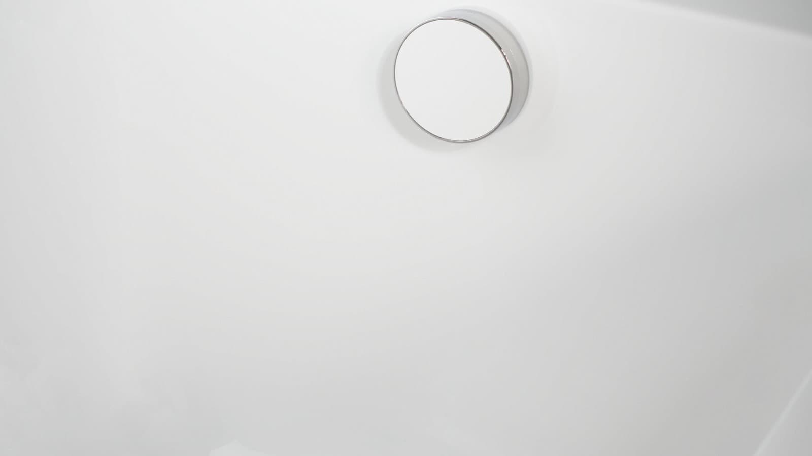 Écoulement de baignoire Geberit blanc avec anneau chromé Écoulement de baignoire Geberit blanc avec anneau chromé