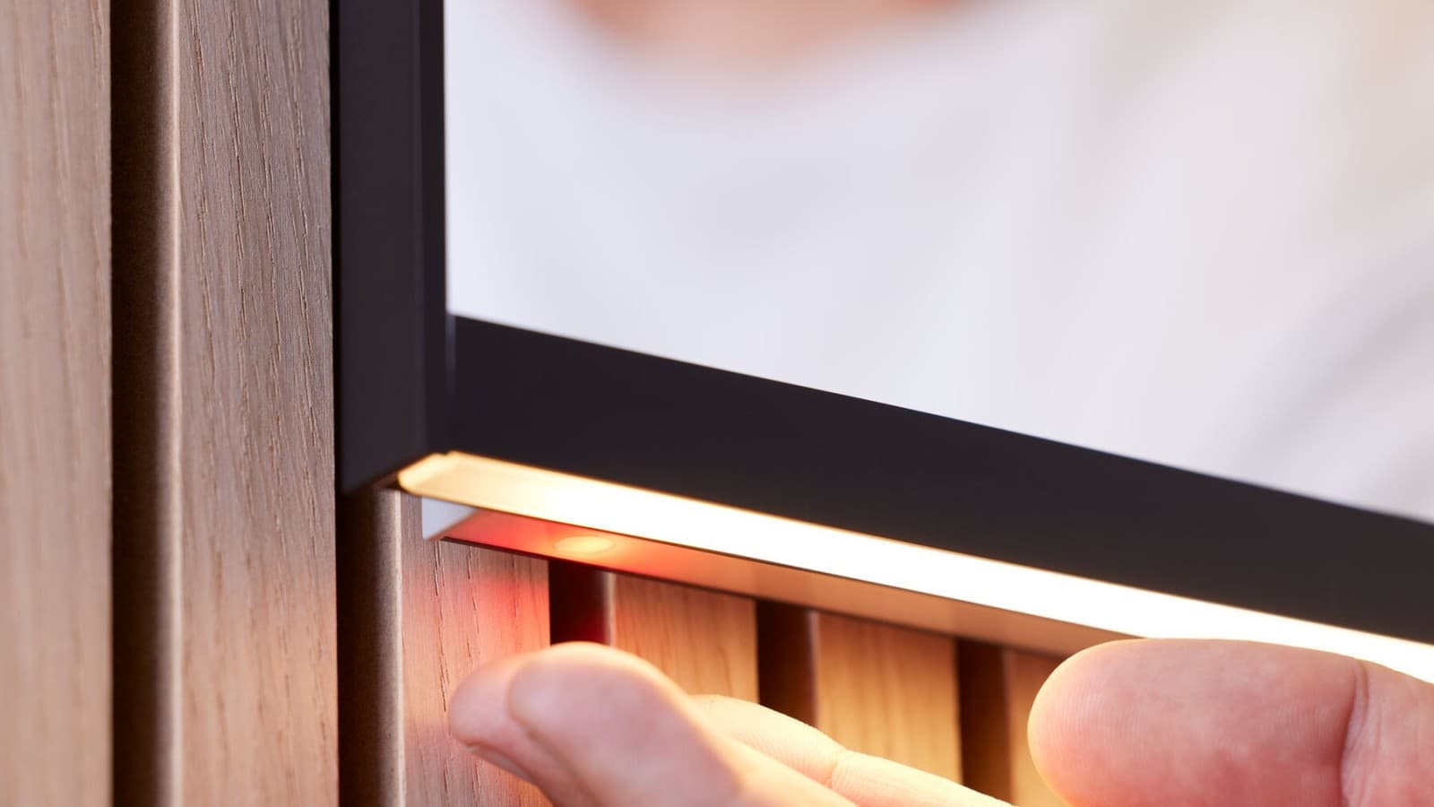 Le chauffage antibuée peut être activé manuellement (© Geberit) Le chauffage antibuée peut être activé manuellement (© Geberit)