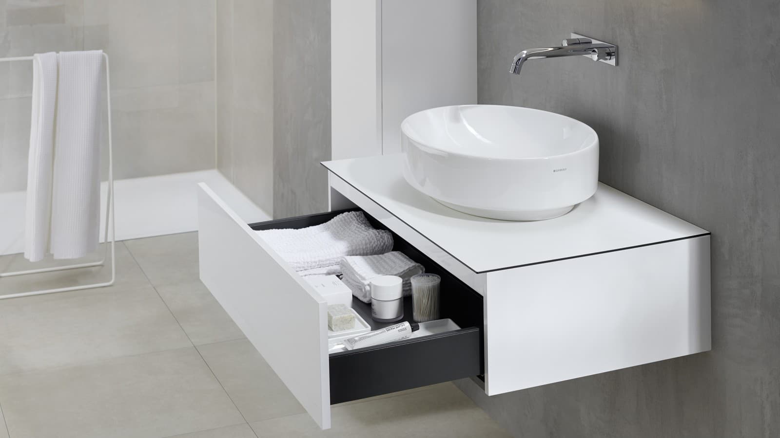 Lavabo da appoggio rotondo Geberit VariForm con mobile sottolavabo (© Geberit) Lavabo da appoggio rotondo Geberit VariForm con mobile sottolavabo (© Geberit)