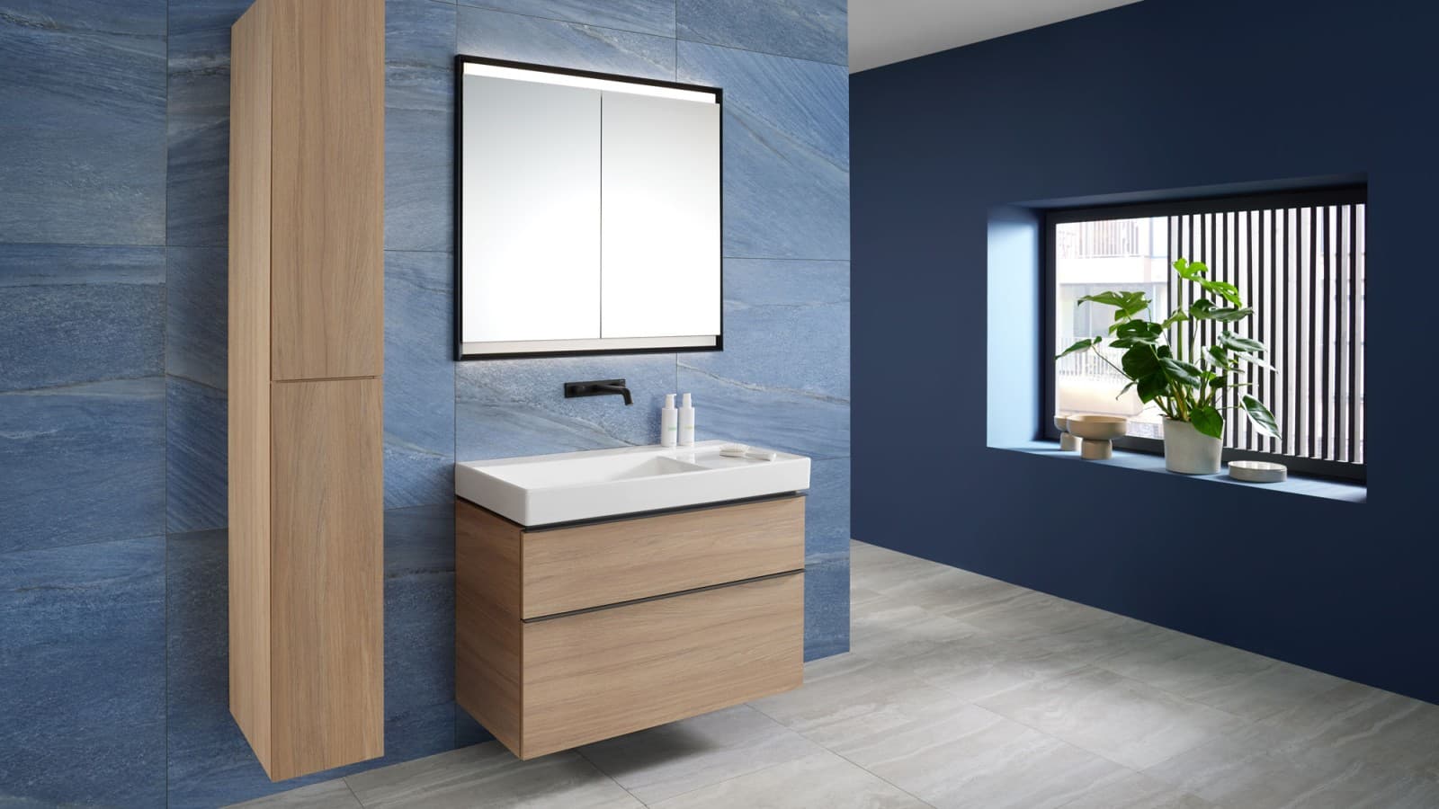 Lavabo Geberit ONE avec meuble sous lavabo Geberit iCon et armoire haute Mix & Match Lavabo Geberit ONE avec meuble sous lavabo Geberit iCon et armoire haute Mix & Match