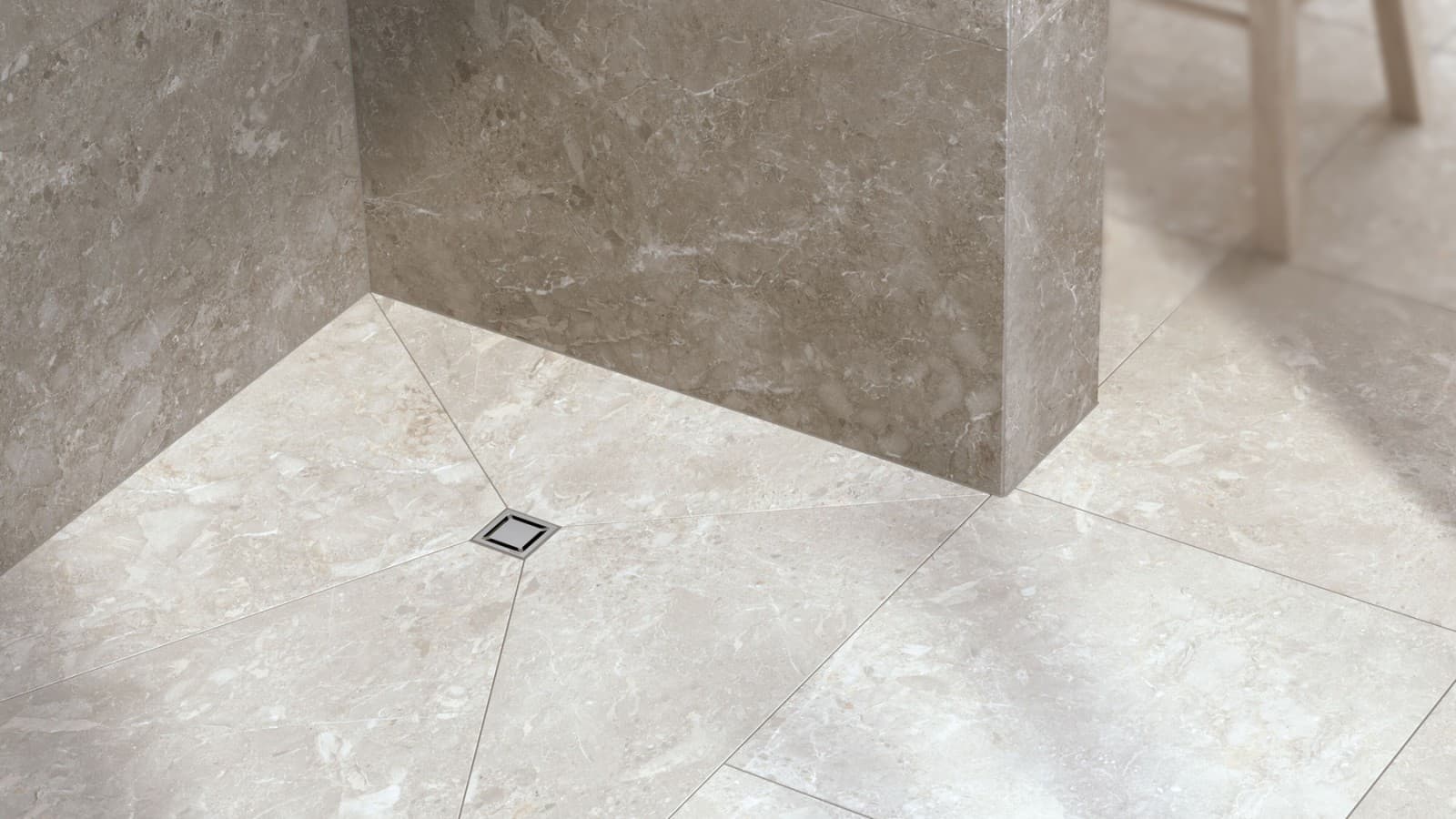 Scarico a pavimento compatto per docce di piccole dimensioni Scarico a pavimento compatto per docce di piccole dimensioni