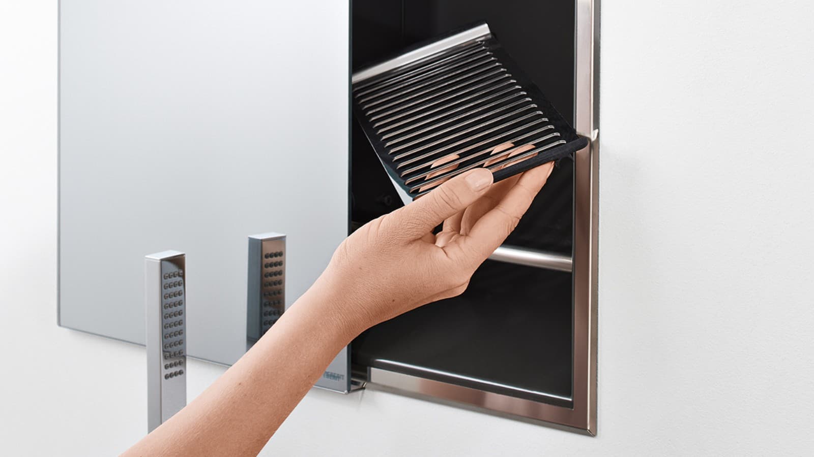 Contenitore da nicchia portaoggetti Geberit con ripiani Contenitore da nicchia portaoggetti Geberit con ripiani