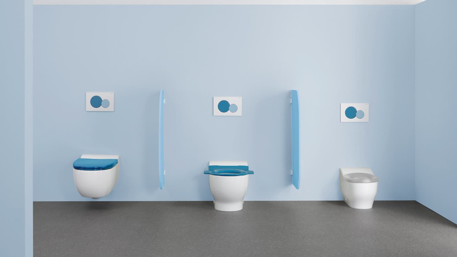 WC de la série Geberit Bambini avec couvercles de WC et plaques de déclenchement colorés WC de la série Geberit Bambini avec couvercles de WC et plaques de déclenchement colorés