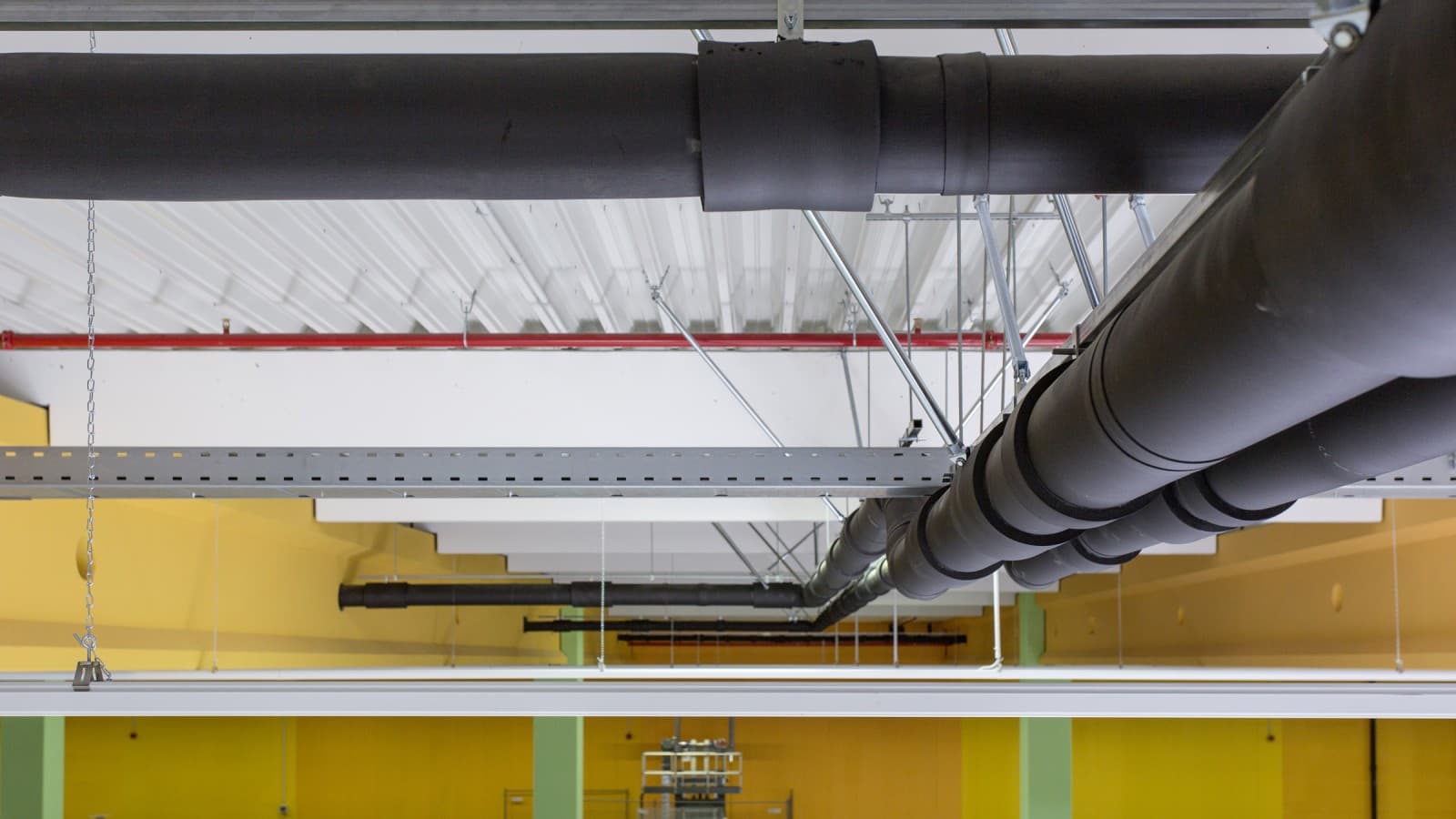 Conduites Geberit PE dans un système d’évacuation des eaux de toiture Geberit Pluvia Conduites Geberit PE dans un système d’évacuation des eaux de toiture Geberit Pluvia