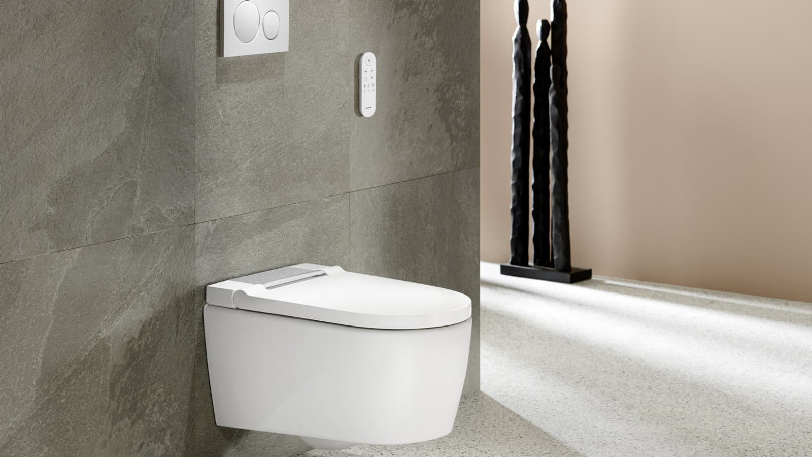 Geberit AquaClean Sela in bianco con placca di comando Sigma20 Geberit AquaClean Sela in bianco con placca di comando Sigma20