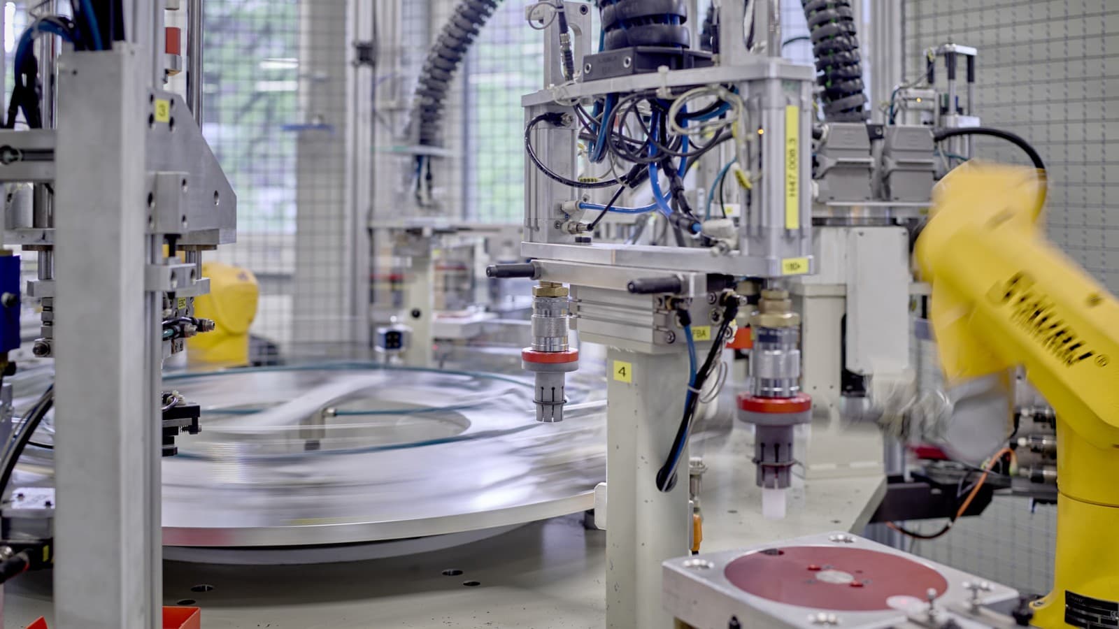 Negli impianti di produzione di Geberit vengono impiegati diversi sistemi di tubazioni.