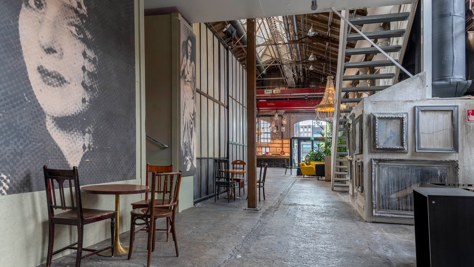 La zone dʼentrée du théâtre est particulièrement vaste. (© Kansallis Teatteri) La zone dʼentrée du théâtre est particulièrement vaste. (© Kansallis Teatteri)