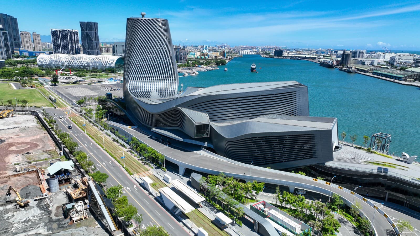 Il terminale portuale di Kaohsiung è un importante punto nodale del trasporto marittimo a Taiwan Il terminale portuale di Kaohsiung è un importante punto nodale del trasporto marittimo a Taiwan