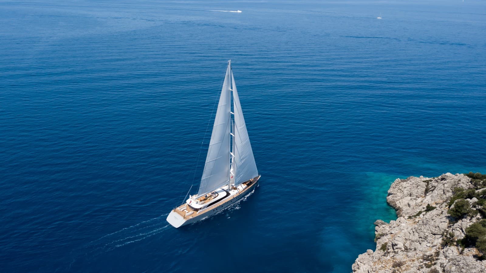 Una barca a vela del cantiere navale ADA Yachting di Bodrum scivola nel Mediterraneo (© ADA Yachting) Una barca a vela del cantiere navale ADA Yachting di Bodrum scivola nel Mediterraneo (© ADA Yachting)
