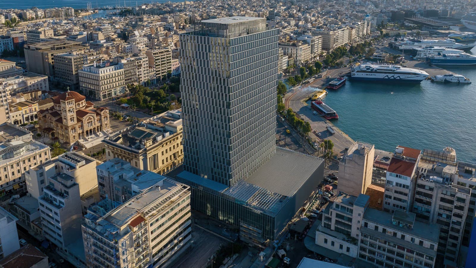 Un nuovo volto per il vecchio gigante (© George Fakaros) Un nuovo volto per il vecchio gigante (© George Fakaros)