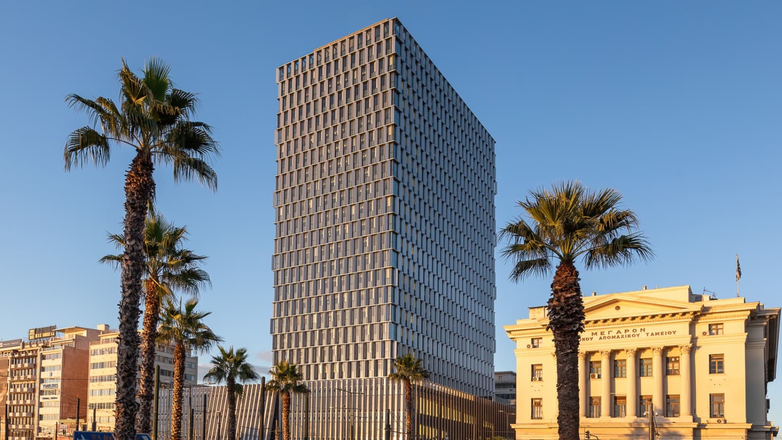 Piraeus Tower Athen (© George Fakaros) Piraeus Tower Athen (© George Fakaros)