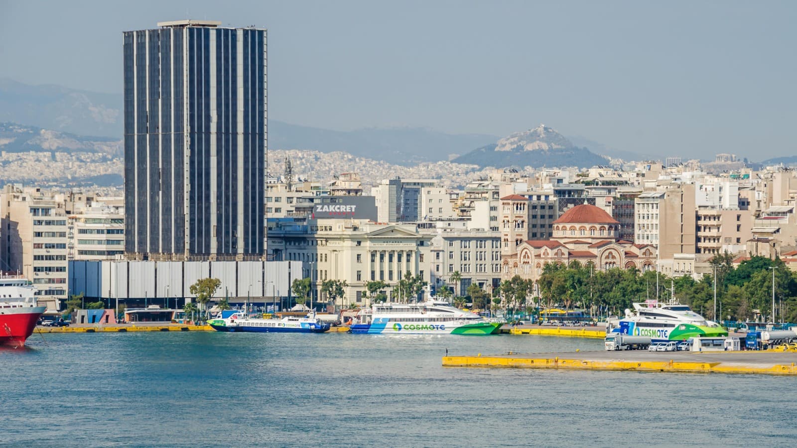 Ecco come appariva prima dei recenti lavori di ristrutturazione: praticamente inutilizzata, era un punto di riferimento e un monumento commemorativo nel quartiere di Pireo (© Iaranik / Alamy) Ecco come appariva prima dei recenti lavori di ristrutturazione: praticamente inutilizzata, era un punto di riferimento e un monumento commemorativo nel quartiere di Pireo (© Iaranik / Alamy)