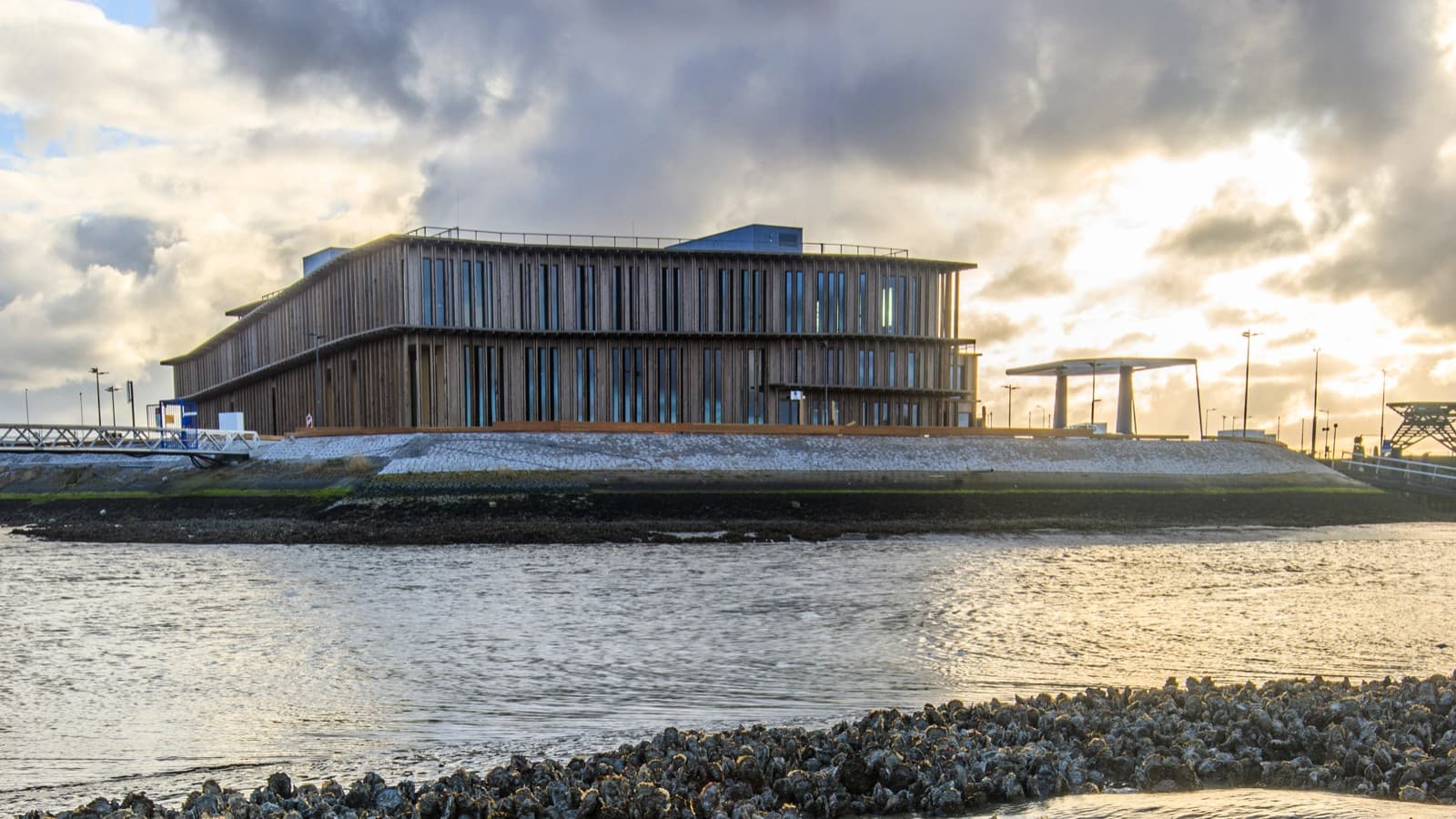 Il Centro del patrimonio naturale mondiale del Mare di Wadden di recente apertura (© Tjeerd Visser/WEC) Il Centro del patrimonio naturale mondiale del Mare di Wadden di recente apertura (© Tjeerd Visser/WEC)
