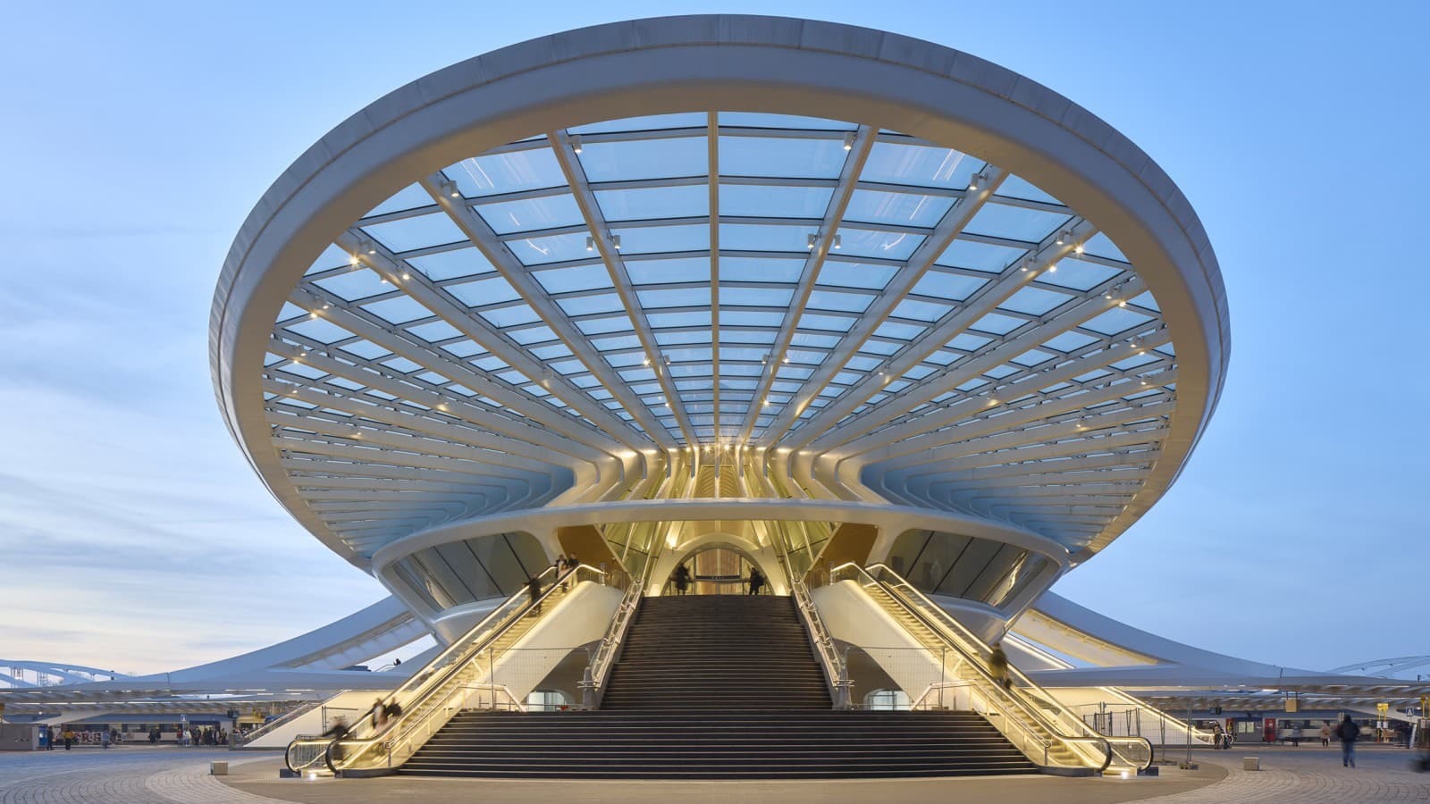 Der Gare de Mons ist zum Wahrzeichen der belgischen Stadt Mons geworden. (© Oliver Schuh, Palladium Photodesign) Der Gare de Mons ist zum Wahrzeichen der belgischen Stadt Mons geworden. (© Oliver Schuh, Palladium Photodesign)