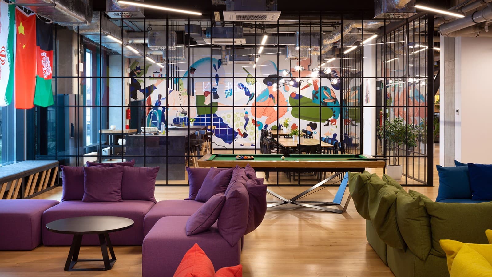 Les espaces communs du LivinnX invitent à se détendre et à «traîner». (© Jaroslaw Kakal/Geberit) Les espaces communs du LivinnX invitent à se détendre et à «traîner». (© Jaroslaw Kakal/Geberit)