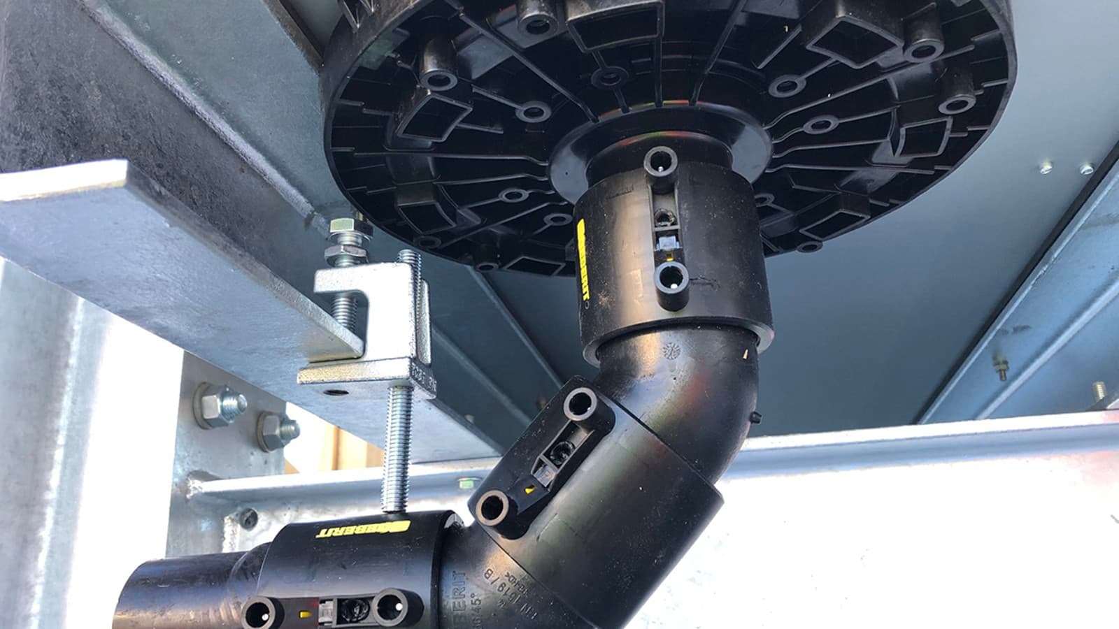 Il know-how di Geberit in azione: il sistema di scarichi per tetti Pluvia. (©Geberit) Il know-how di Geberit in azione: il sistema di scarichi per tetti Pluvia. (©Geberit)