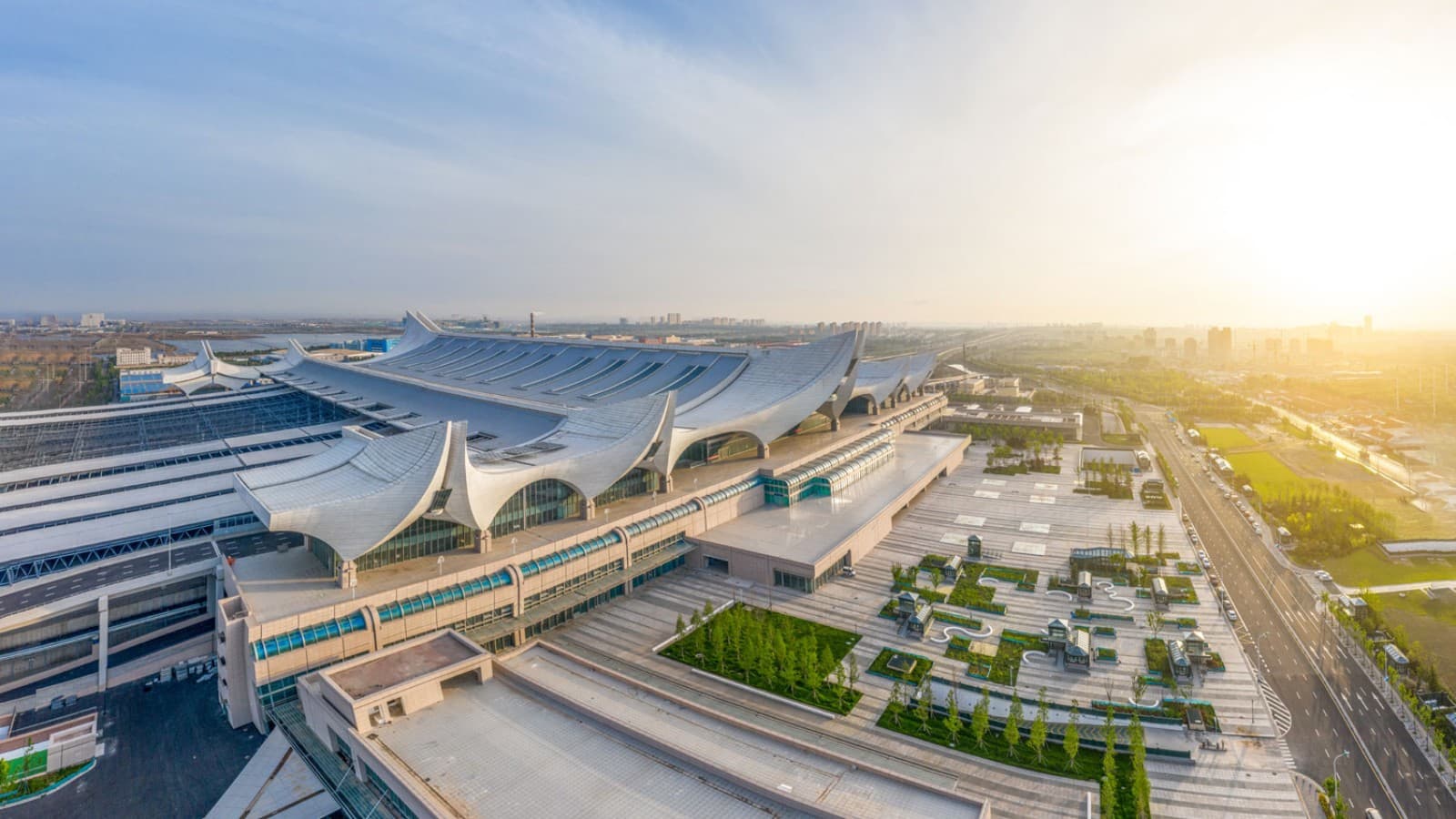 Due onde grandi e otto piccole: la stazione ondeggiante di Hongdao. (© ingDESIGN Co., Ltd.) Due onde grandi e otto piccole: la stazione ondeggiante di Hongdao. (© ingDESIGN Co., Ltd.)