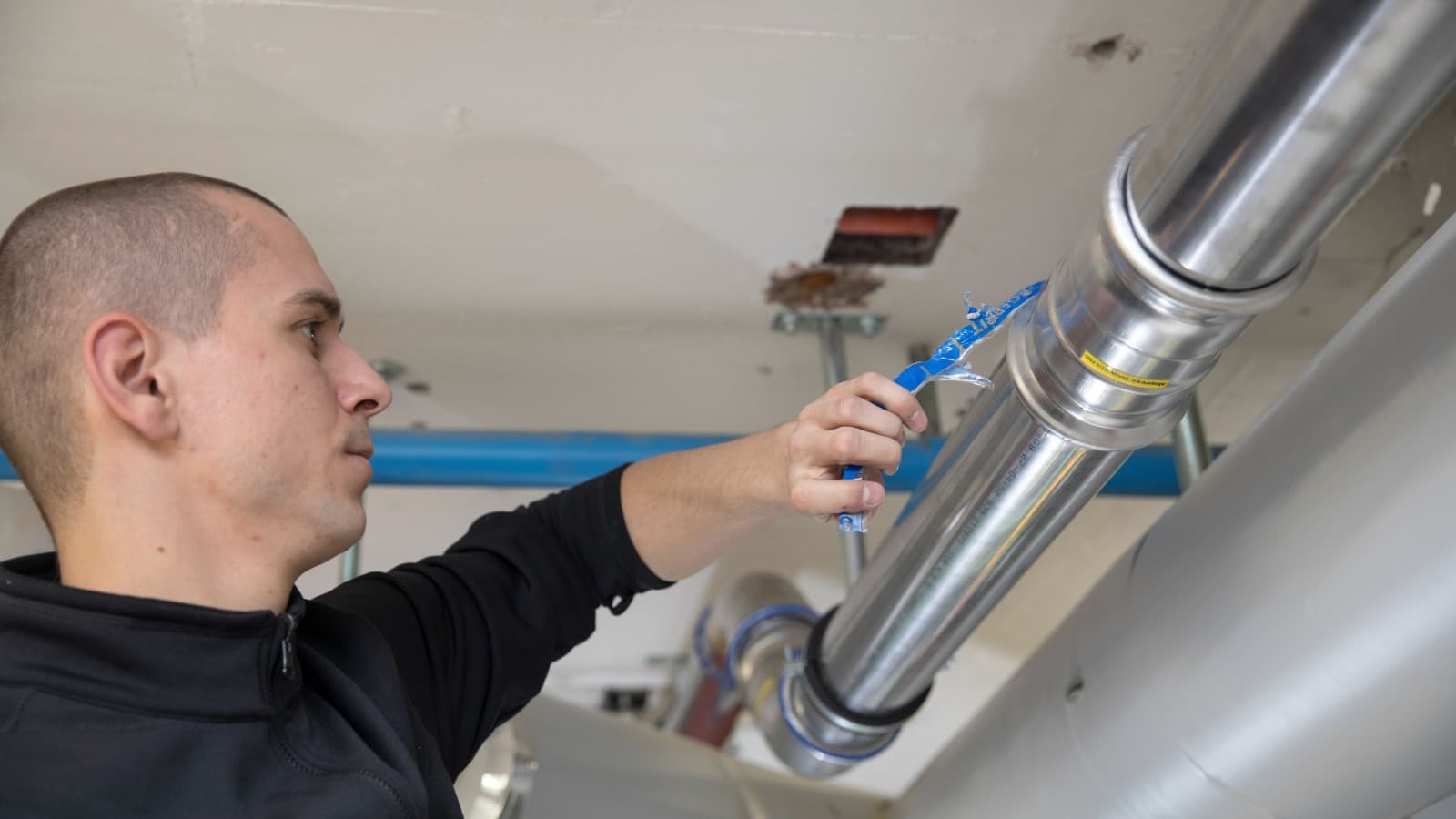 Nach der Verpressung wird bei Geberit Mapress der Indikator einfach abgenommen