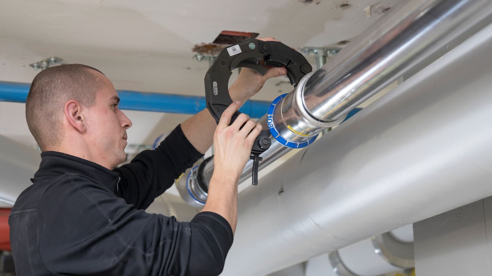 Relativ kleines und leichtes Werkzeug selbst bei Mapress d108