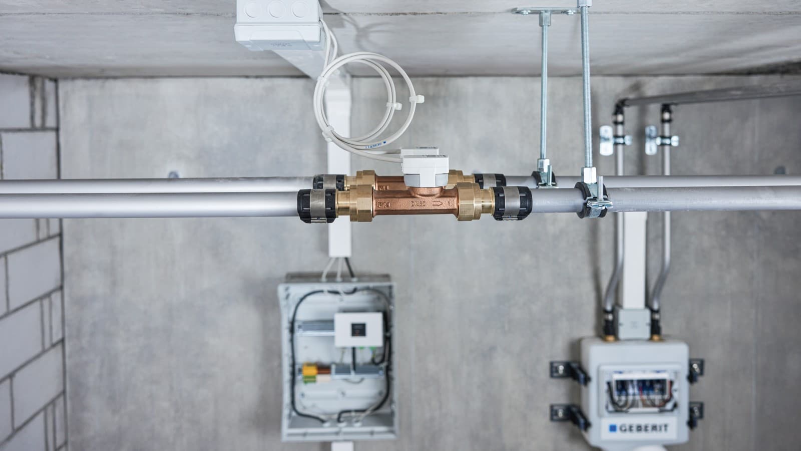 I sensori Geberit per GEBUS vengono collegati direttamente al Gateway I sensori Geberit per GEBUS vengono collegati direttamente al Gateway