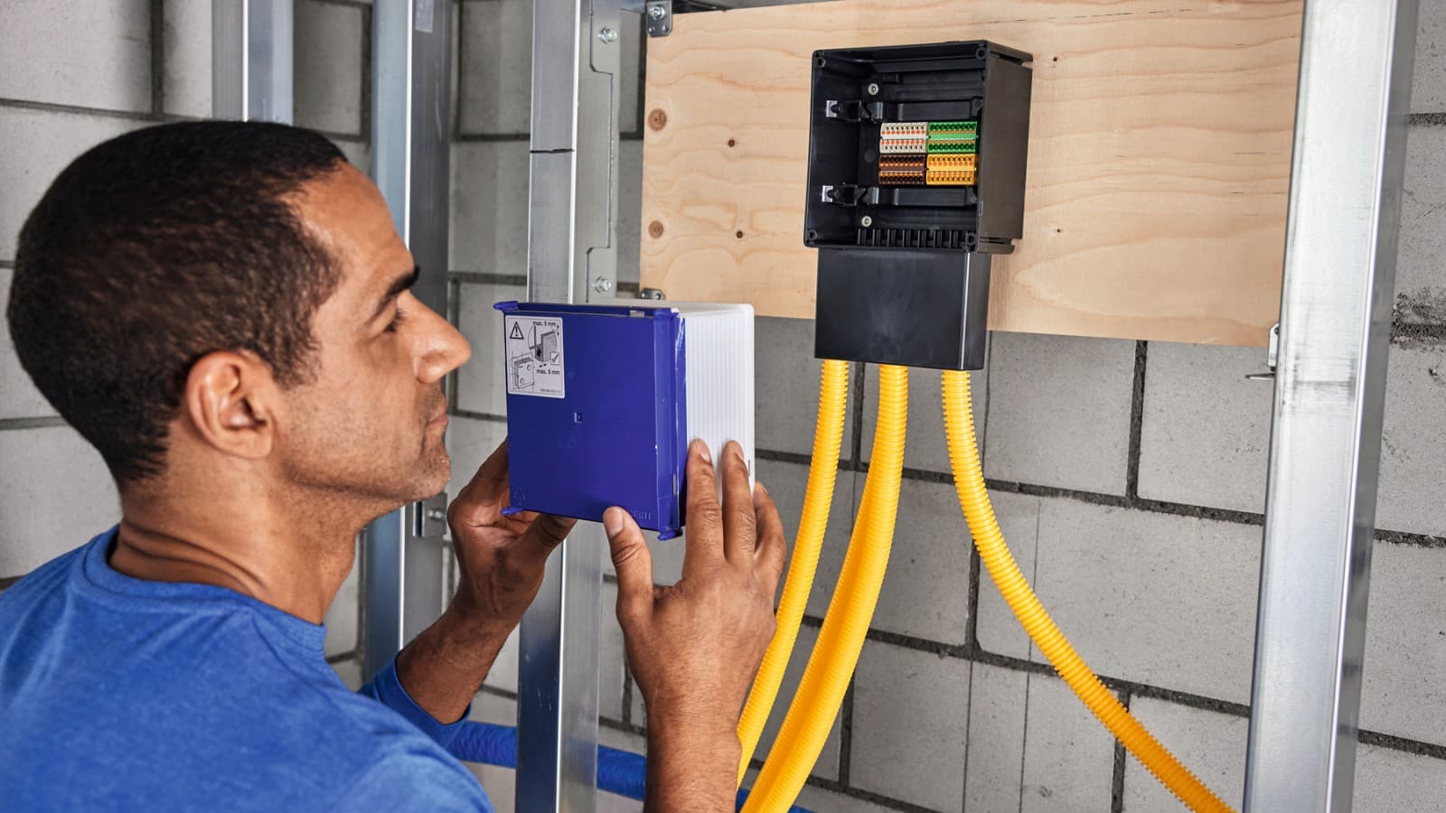 Installazione del Geberit Gateway nei sistemi d'installazione Installazione del Geberit Gateway nei sistemi d'installazione