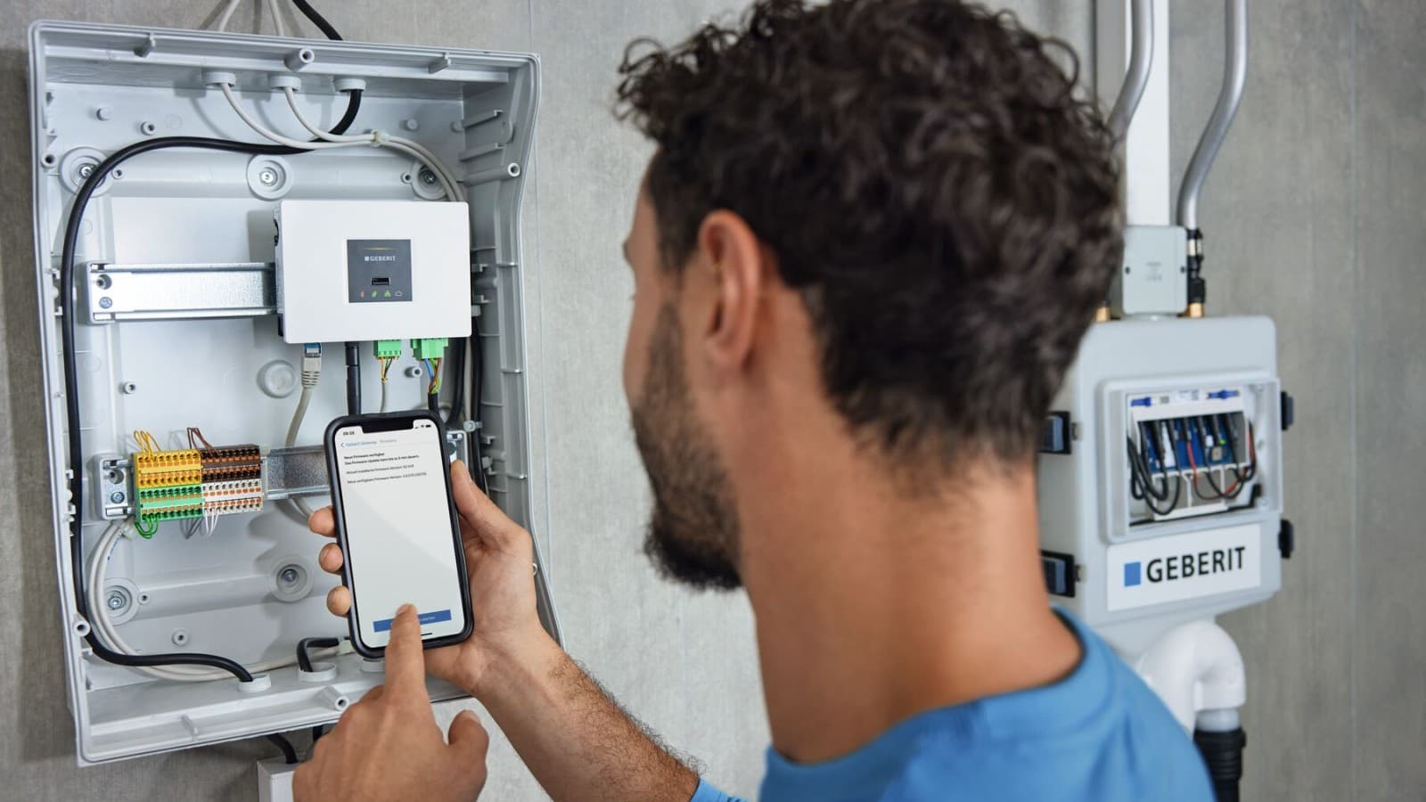 Funzionamento dei dispositivi terminali tramite il Geberit Gateway con Geberit Control App Funzionamento dei dispositivi terminali tramite il Geberit Gateway con Geberit Control App