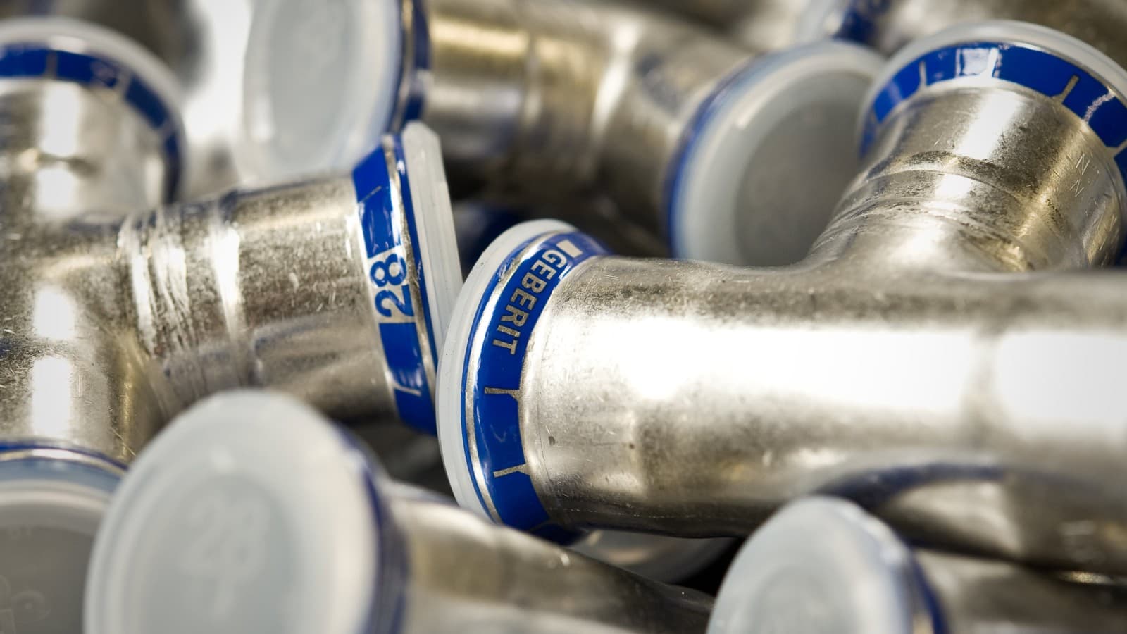 Geberit Mapress acciaio inox nella produzione Geberit Mapress acciaio inox nella produzione