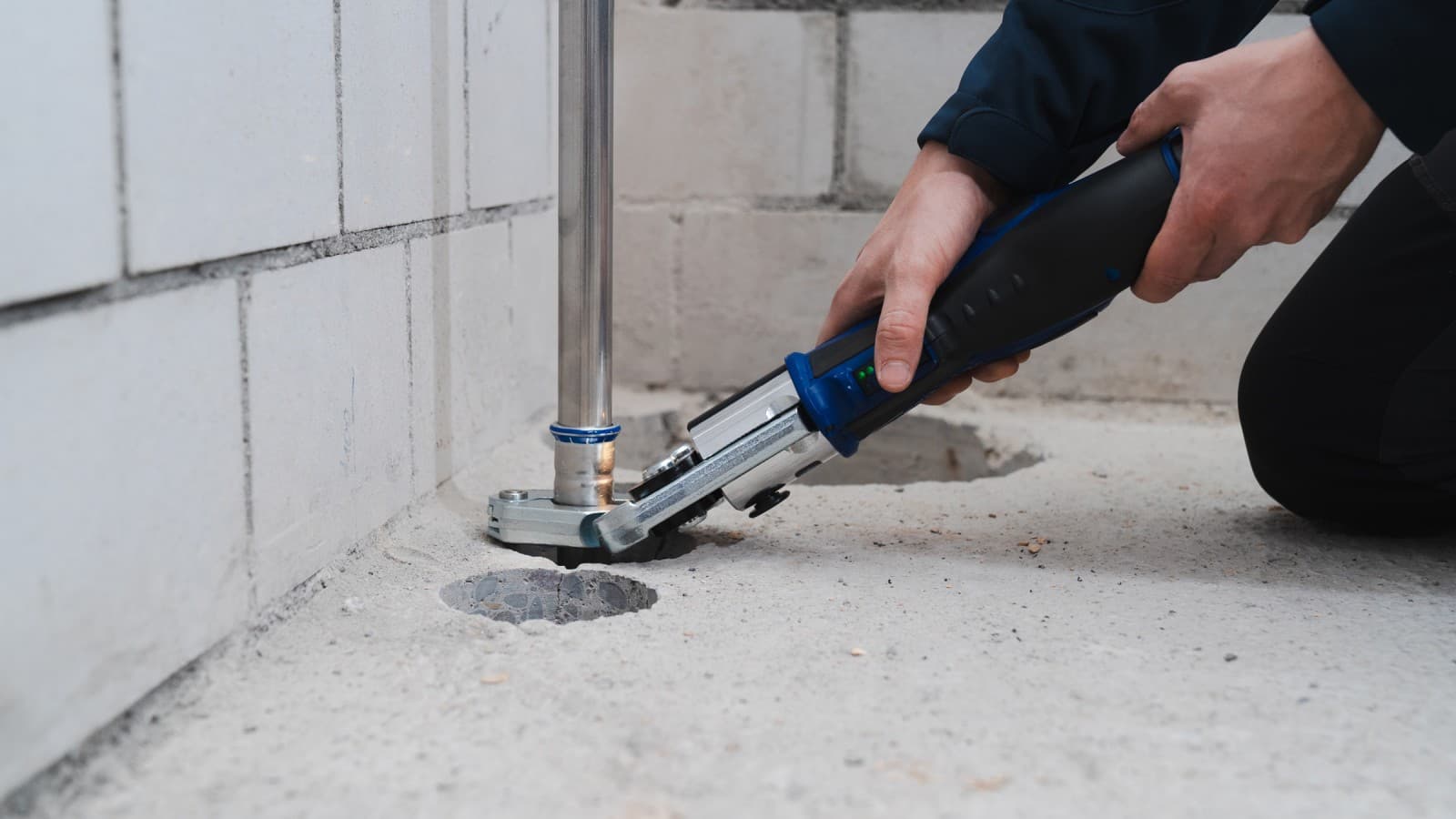 Des sertissages fiables, même dans les espaces restreints Des sertissages fiables, même dans les espaces restreints